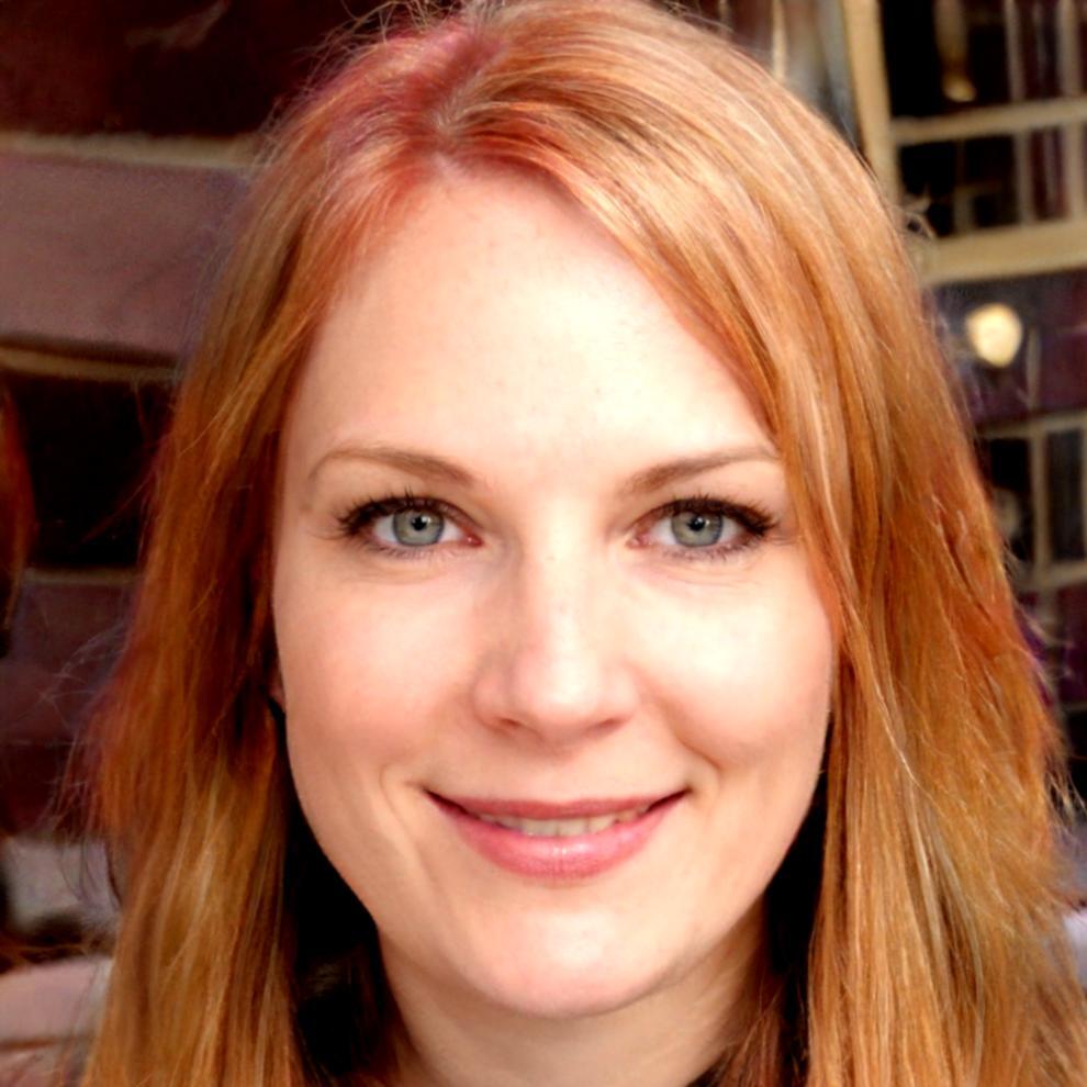 Лина Озолиня - руководитель отдела финансовых решений